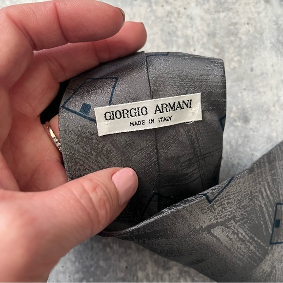 Giorgio Armani Vintage 1980’s Slim Silk Tie - Picture 2 of 5